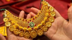 سونے کی فی تولہ قیمت میں مزید کمی آگئی