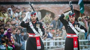 واہگہ پر پرچم کشائی کی تقریب، پاکستان کی طرف عوام کی بڑی تعداد شریک، بھارت کیجانب سناٹا چھایا رہا