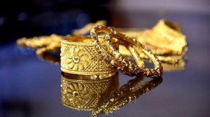 سونے کی قیمت میں مزید کمی ہوگئی