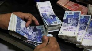 مارچ میں 652 ارب کا مزید قرض، حکومت کا مجموعی 73 ہزار 688 ارب تک پہنچ گیا