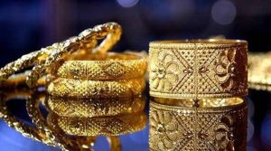 سونے کی فی تولہ قیمت میں کمی آگئی