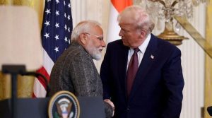 امریکا کا بھارت میں تیار ہونے والے آئی فون پر نیا ٹیکس، مودی کیلئے ایک اور بڑا دھچکا