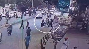 صدر موبائل مارکیٹ میں ڈاکو تاجر سے 58 لاکھ روپے لوٹ کر فرار