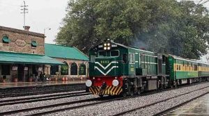 پاکستان ریلویز نے 16 مسافر ٹرینوں سے 30 بوگیاں کم کردیں