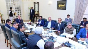 ٹیکس بیس بڑھانا اور غریب پر ٹیکس کم کرنا اولین ترجیح ہے: وزیراعظم