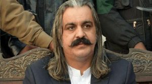 شراب واسلحہ برآمدگی کیس میں علی امین گنڈا پورکے وارنٹ گرفتاری جاری