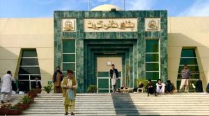 وزیراعلیٰ کے پی اور اسپیکر نےگورنرہاؤس میں ارکان کی حلف برداری کوچیلنج کردیا