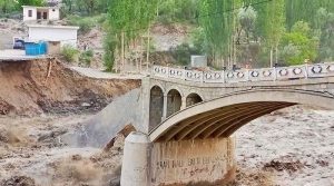 شاہراہِ تھک بابوسر تاحال بند، وادی تھور میں مزید 2 افراد کے سیلاب میں بہنے کی اطلاع
