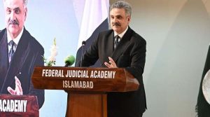 عدالتی معاملات 2 شفٹوں میں چلانے کا معاملہ زیرِ غور ہے : چیف جسٹس پاکستان