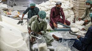 لاہور اور اسلام آباد سے چینی غائب، دیگر شہروں میں قیمت 190 روپے کلو، حکومت نے آج اہم اجلاس بلالیا