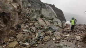 غذر میں آسمانی بجلی گرنے سےکئی مقامات پر لینڈسلائیڈنگ، مکانات تباہ، فصلوں کو بھی نقصان