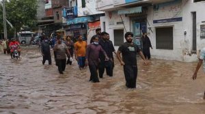 مقبوضہ کشمیر میں شدید بارشیں، ہزاروں افراد بے گھر، بھارتی پنجاب میں 37 ہلاکتیں