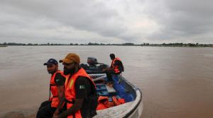 بھارت کی جانب سے ایک اور سیلابی ریلا چھوڑنے کے بعد دریائے ستلج میں اونچے درجے کا سیلاب برقرار