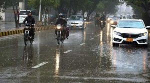 کراچی میں صبح سویرے ہلکی بارش، اگلے 2 روز گرج چمک کیساتھ تیز بارش کا امکان