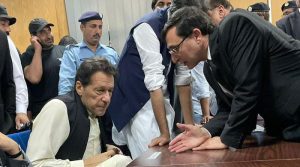 مکمل اختیار ملے تو بیرسٹر گوہر عمران خان کیلئے سیاسی گنجائش حاصل کر سکتے ہیں