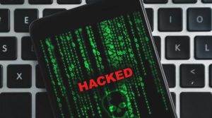 بھارتی اداکار اور انکی اہلیہ کا موبائل ہیک، ہیکرز نے جوڑے کے دوستوں سے رقم مانگ لی