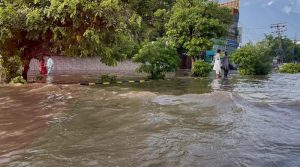 نوشہرو فیروز کے مقام پر بڑا سیلابی ریلا، گھروں اور دکانوں کے ساتھ اسکول بھی زیرِ آب