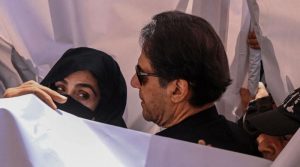 عمران اور بشریٰ بی بی عدالت میں پیش، آخری 2 گواہان نے بیانات ریکارڈ کرا دیے