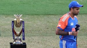 بھارتی ٹیم کھڑی انتظار کرتی رہ گئی، انتظامیہ ایشیاکپ کی ٹرافی اپنے ساتھ لےگئی