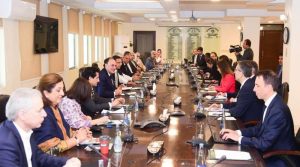 آئی ایم ایف نے پاکستان سے توانائی شعبے میں نقصانات اور بجلی چوری روکنے کا پلان طلب کرلیا