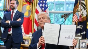 قطر پر حملہ امریکی امن و سلامتی کیلئے خطرہ سمجھا جائے گا، ٹرمپ نے ایگزیکٹو آرڈر پر دستخط کردیے