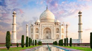 بھارتیوں کی ایک بار پھر تاج محل کو متنازع بنانے کی سازش، فلم کے پوسٹر میں گنبد سے مورتی نکلتی دکھادی