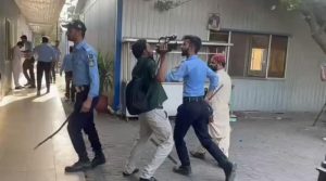 اسلام آباد پولیس کا نیشنل پریس کلب پر دھاوا، صحافیوں کو بدترین تشددکا نشانہ بنایا