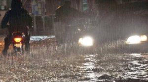 کراچی سمیت ملک کے مختلف شہروں میں بارش، کالام اور مالم جبہ میں موسم سرما کی پہلی برفباری