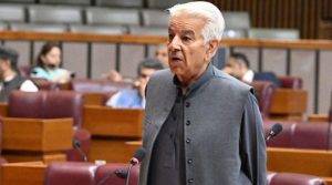 بھارت شاید اب افغانستان کے ذریعے بدلے کی کوشش کررہا ہے: وزیردفاع