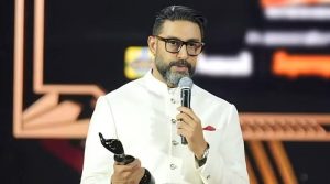 ابھیشیک بچن نے 25 سالہ کیریئر میں پہلی بار بہترین اداکار کا فلم فیئر ایوارڈ جیت لیا