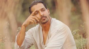 ’پلیز ٹکٹ خرید لو‘، بالی وڈ اداکار مداحوں کے سامنے ہاتھ جوڑ کر اپیل کرنے لگا