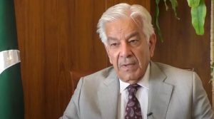 اگر مذاکرات سے معاملات طے نہیں پاتے تو پھر افغانستان کیساتھ ہماری کھلی جنگ ہے: وزیر دفاع