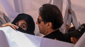 عدالت نے 9 مئی سمیت 5 مقدمات میں عمران خان اور بشریٰ بی بی کی گرفتاری روک دی