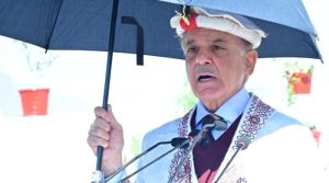 سیاست کریں لیکن ملک کی ترقی اور دہشتگردی کے خاتمے کیلئے ایک رہیں: وزیراعظم