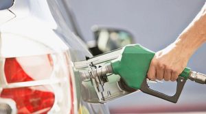 پاکستان میں پیٹرولیم مصنوعات کی قیمتوں میں اضافہ، امارات میں نمایاں کمی ریکارڈ