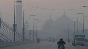 بھارتی آلودہ ہواؤں سے پنجاب میں فضائی آلودگی بڑھ گئی، شہریوں کو بلاضرورت گھر سے باہر نہ نکلنے کی ہدایت