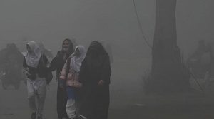 پنجاب میں اسموگ، اسکولوں کے صبح 8 بج کر 45 منٹ سے پہلے کھلنے پرپابندی عائد