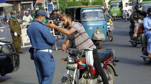 پنجاب میں ٹریفک قوانین کی خلاف ورزیوں پر چالان 20 ہزار تک بڑھانے کی تجویز