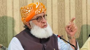 اگر صوبوں کے اختیارات میں کمی کی بات کی گئی تو ہم مخالفت کریں گے: فضل الرحمان