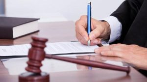 4 ہائیکورٹس ججز کے تبادلوں اور ایک کے مستعفی ہونے کا امکان