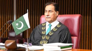 حکومت اپوزیشن میں تناؤ بڑھ گیا، اسپیکر کو زبردستی کرسی سے اتارنے پر غور