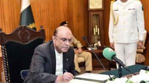 صدر مملکت آصف علی زرداری نے 27 ویں آئینی ترمیمی بل پر دستخط کردیے