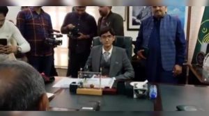 10 ویں جماعت میں اعلیٰ پوزیشن لینے والا طالبعلم ایک دن کیلئے پنجاب کا وزیر تعلیم بن گیا