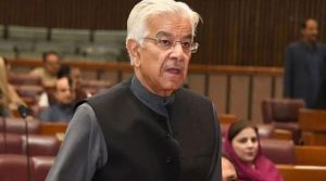 بھارت کے ساتھ اب بھی جنگ کا خطرہ ہے: وزیر دفاع