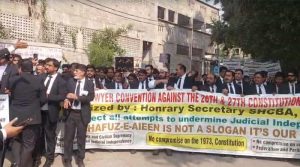 27 ویں آئینی ترمیم کیخلاف وکلا کنونشن تنازع کا شکار، صدر اور سیکرٹری سندھ ہائیکورٹ بار آمنے سامنے