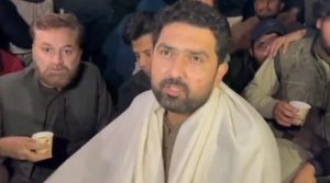 وزیر اعلیٰ پختونخوا نے عمران خان سے ملاقات کی اجازت نہ ملنے پر اڈیالہ جیل کے قریب دھرنا دے دیا