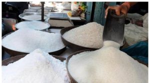 کراچی کے شہری ملک میں سب سے مہنگی 220 روپے کلو چینی خریدنے پر مجبور