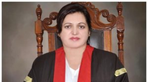 چیف جسٹس لاہورہائیکورٹ نے کم عمر ڈرائیورز کی گرفتاری روک دی