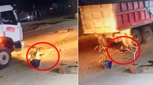 کراچی میں نیپا پر نجی اسٹورکے باہر موجود گٹر کا ڈھکن ڈمپر گزرنے کے باعث ٹوٹا