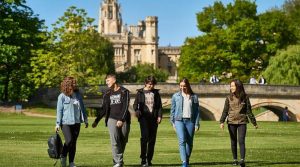 برطانوی جامعات نے پاکستان اور بنگلا دیش کے طلبہ کیلئے داخلوں کا عمل معطل کردیا